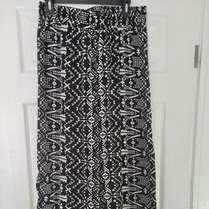 Geometric B&W‎ palazzo pants Size L